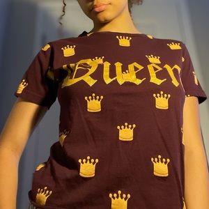a cute shirt that says queen !